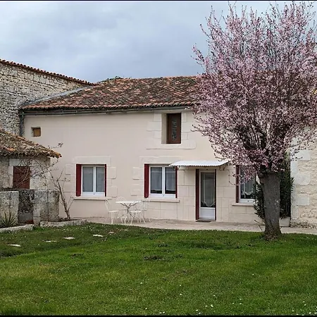 Сasa de vacaciones La Metairie De La Petillerie Roullet-Saint-Estephe